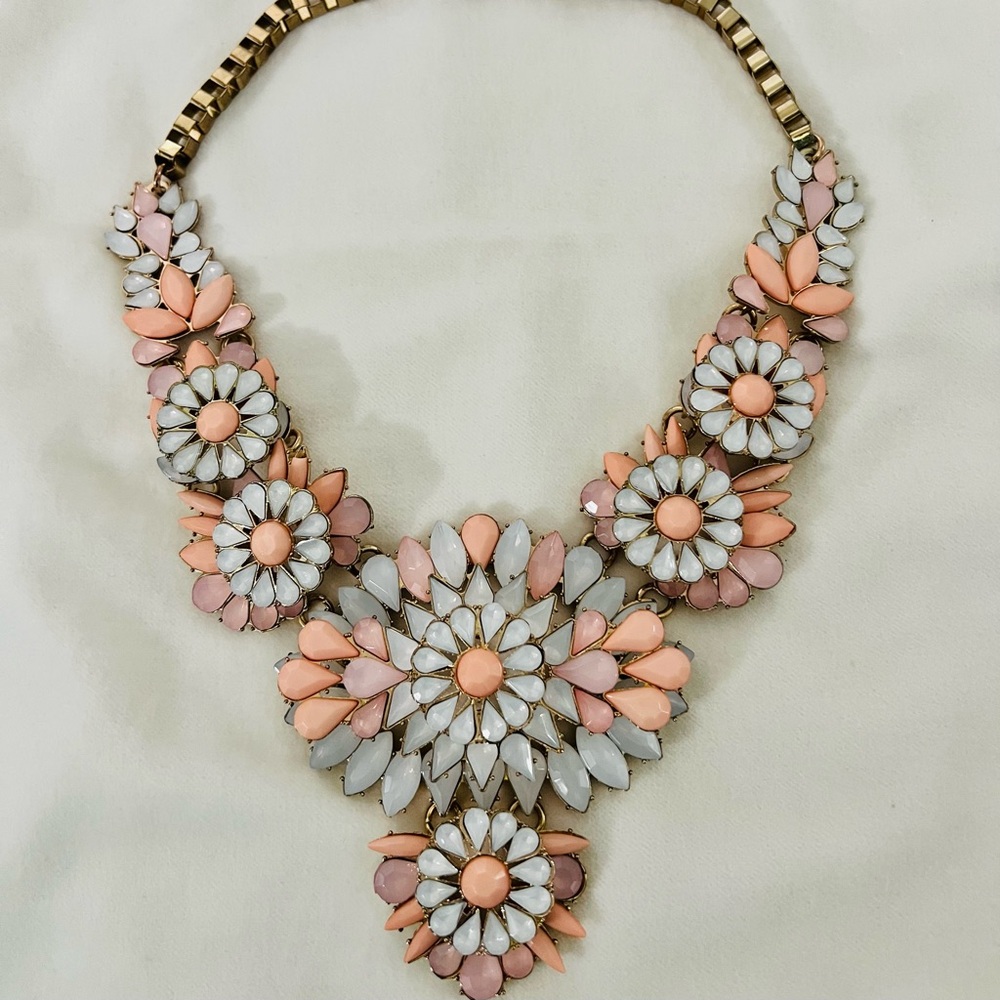 NWOT Charming Charlie Pastel Floral Necklace - Picture 2 of 4